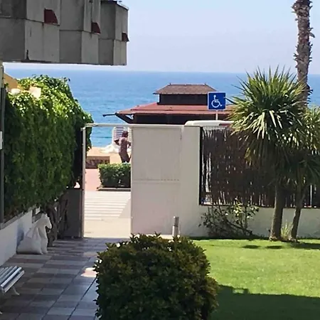 Romantico Piso De La Playa Fenals شقة يوريت دي مار