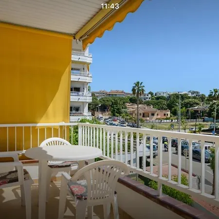 Romantico Piso De La Playa Fenals شقة